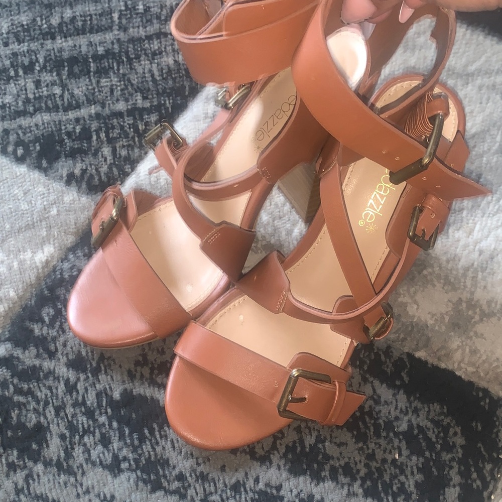 Shoe Dazzle Women's Brown Buckle Sandals